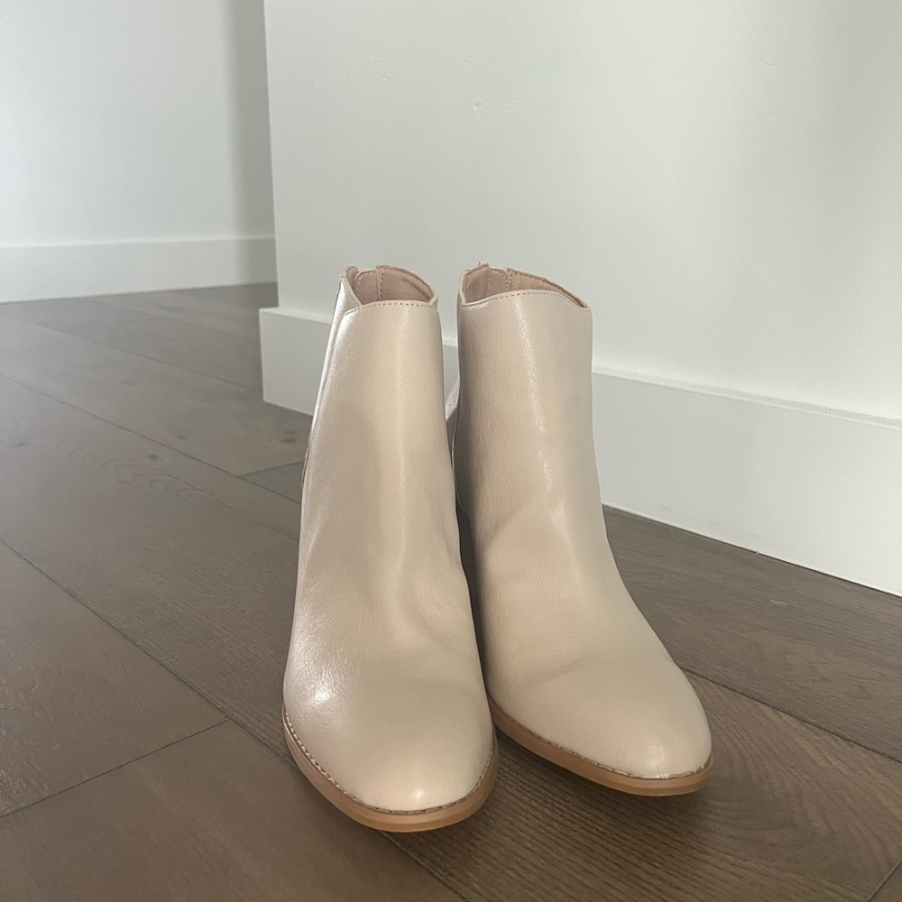 NWT Oasis Society Alexis Boot from Bohme